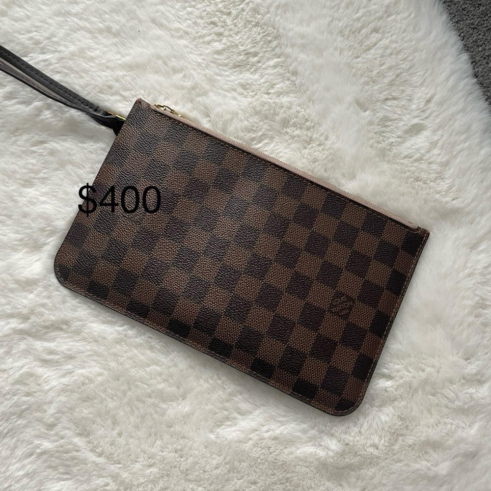Louis Vuitton pouche